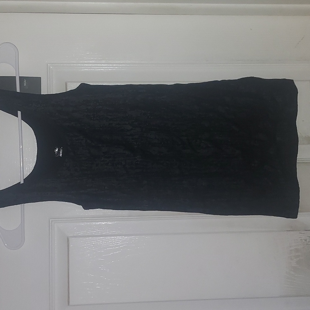 Black fitted textured tank top
